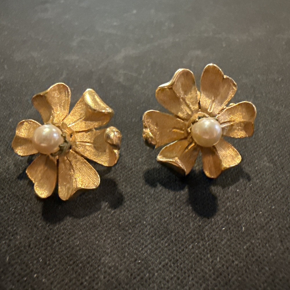Vendome Vintage Gold Tone Brushed Flower Faux Pearl Screw Back Clip On Earrings